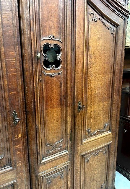 Palatial Size 18th Century Wardrobe -photo-2