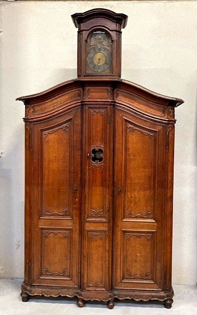 Armoire De Château Du XVIIIe Siècle