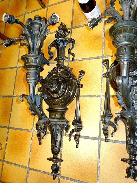 A Pair Of Palatial Size Bronze Sconces-photo-3