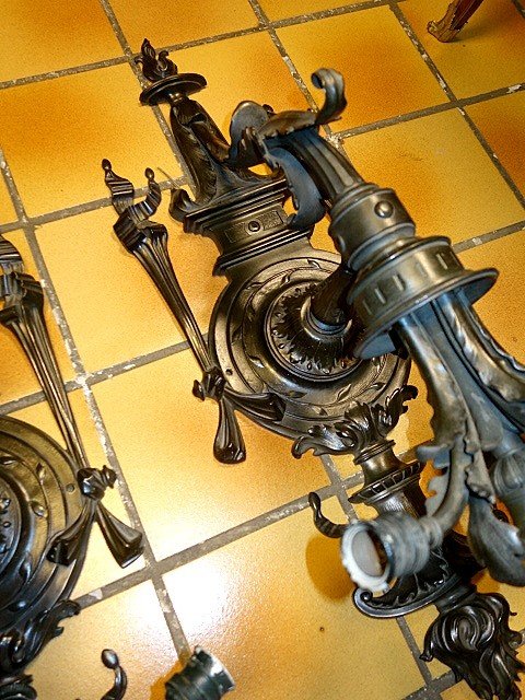 A Pair Of Palatial Size Bronze Sconces-photo-5