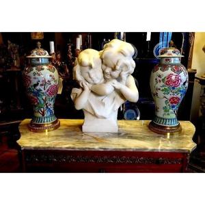 Paire De Vases En Porcelain 