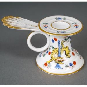 MEISSEN : bougeoir à main au décor Kakiemon, 19e