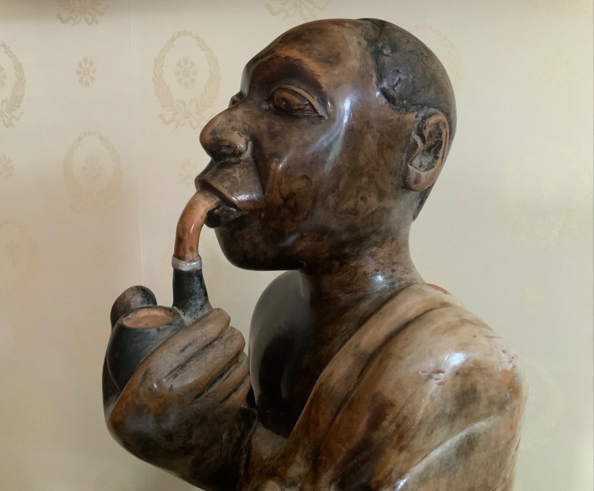 Wooden Statue Of An African Chief Smoking A Pipe-photo-3