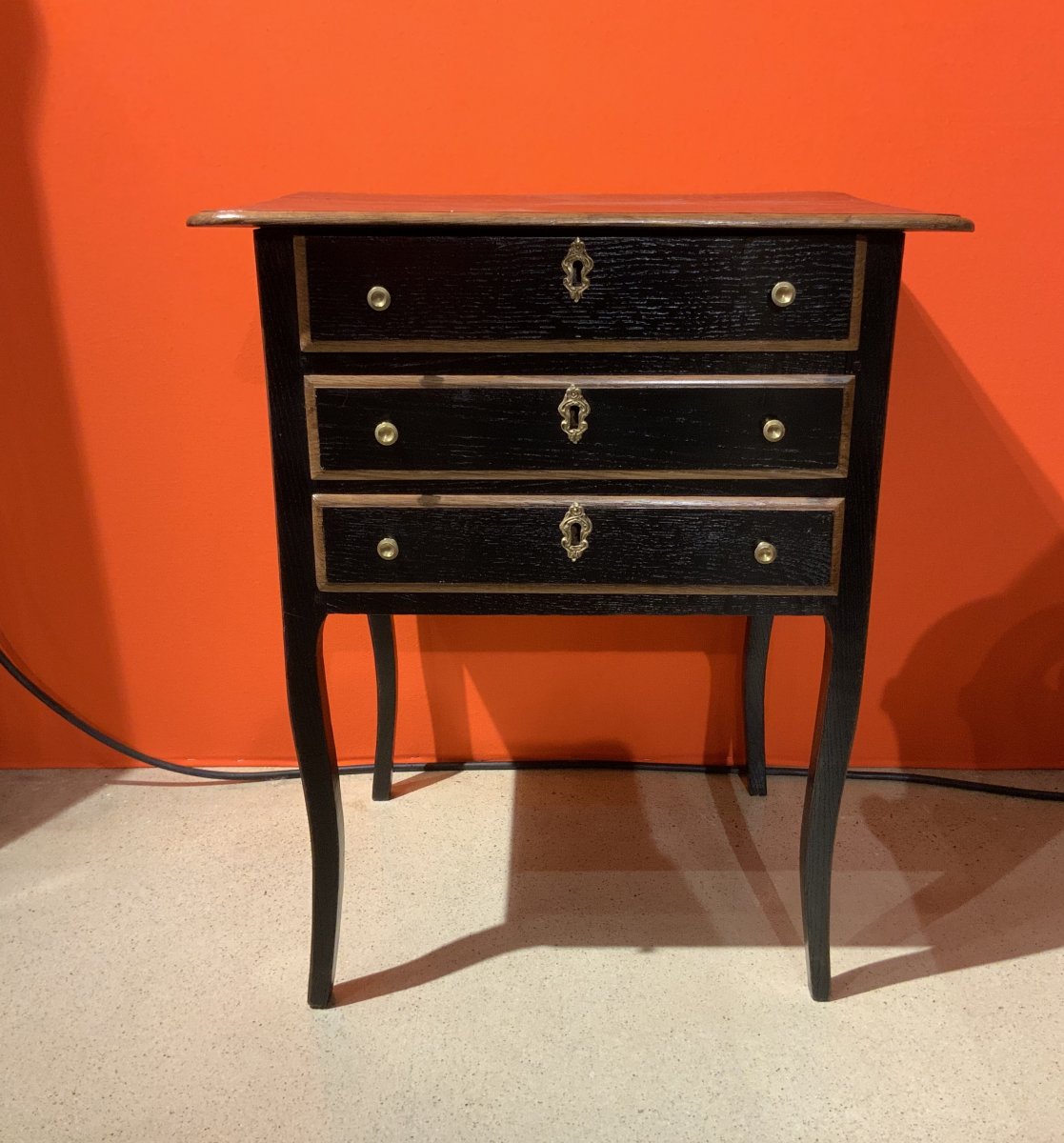 Petite Commode LXV  En Chêne Peint