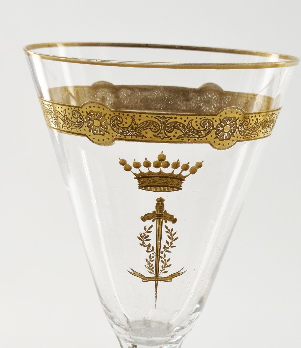 Very Beautiful Set Of 19th Century Gilded Crystal Glasses, Coat Of Arms Under Crown, 30 Pieces-photo-1