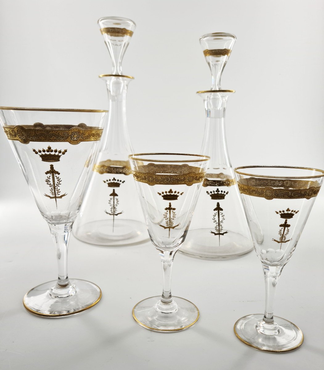 Very Beautiful Set Of 19th Century Gilded Crystal Glasses, Coat Of Arms Under Crown, 30 Pieces