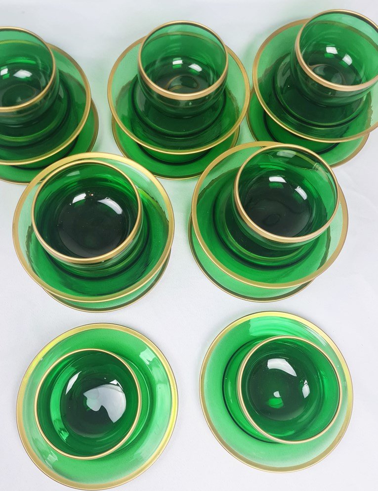 Set Of 16 Green Crystal Bowls And Plates With Large Gold Fillet, Late 19th Century.-photo-3