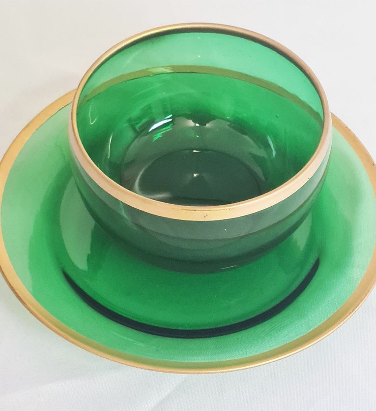 Set Of 16 Green Crystal Bowls And Plates With Large Gold Fillet, Late 19th Century.-photo-2