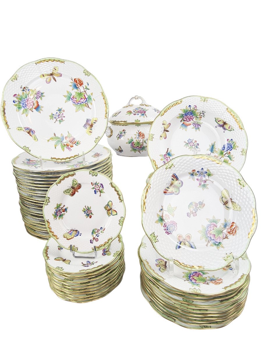 Magnifique Service De Table En Porcelaine De Herend, Modèle Reine Victoria, 66 Pièces.-photo-2