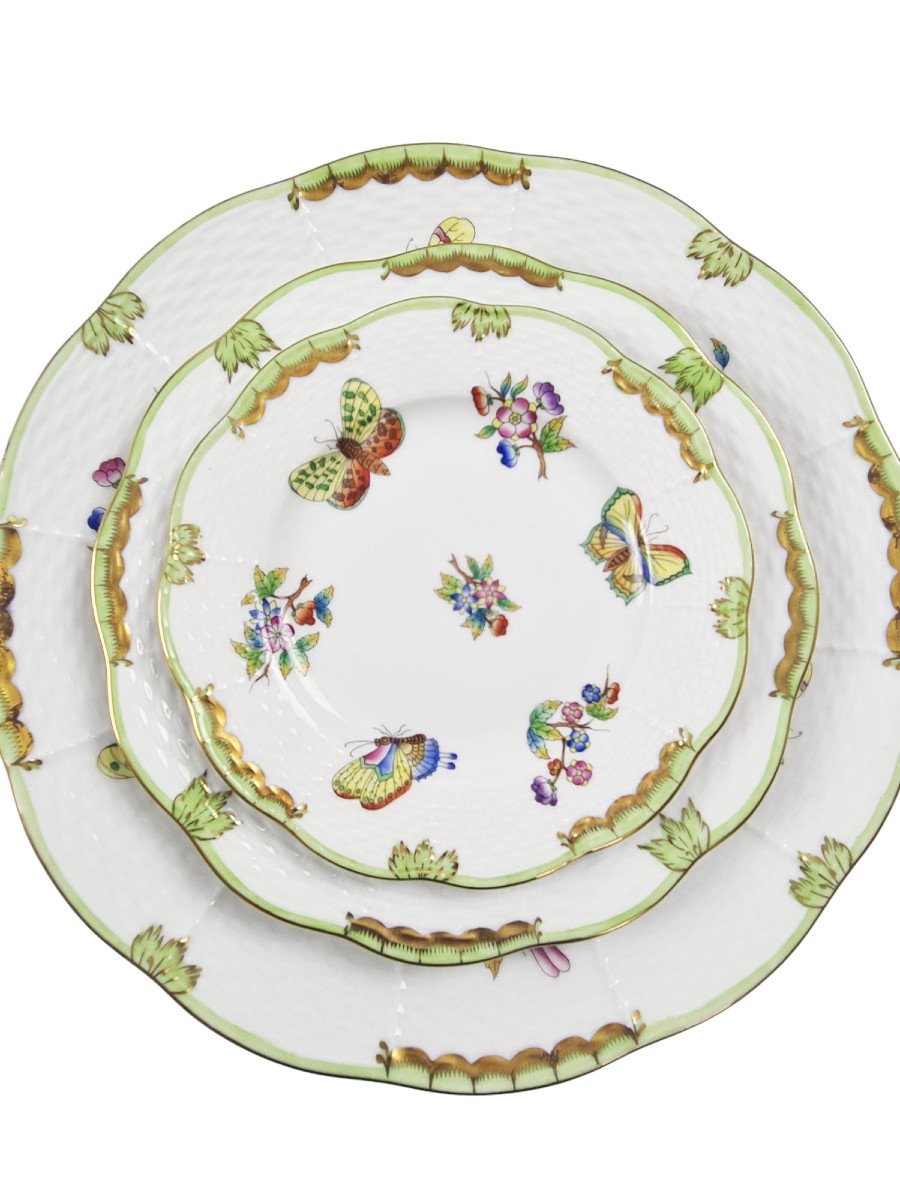 Magnifique Service De Table En Porcelaine De Herend, Modèle Reine Victoria, 66 Pièces.-photo-1