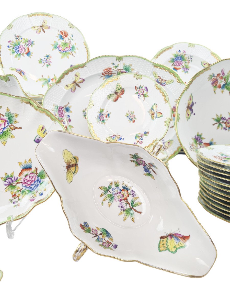 Magnifique Service De Table En Porcelaine De Herend, Modèle Reine Victoria, 66 Pièces.-photo-3