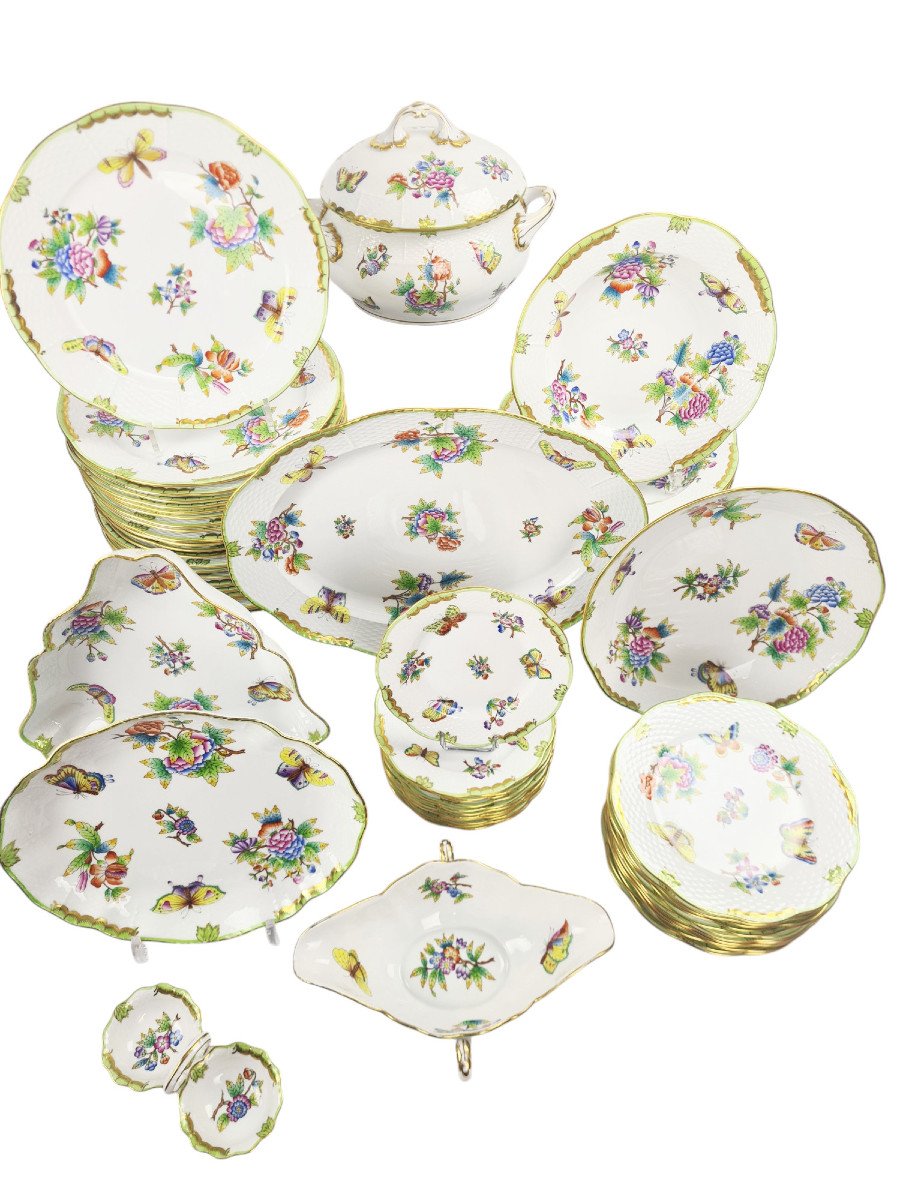 Magnifique Service De Table En Porcelaine De Herend, Modèle Reine Victoria, 66 Pièces.-photo-4