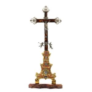 Crucifix d’autel en corail, argent, métal doré, Trapani (Sicile) XVIIe et XVIIIe siècle.