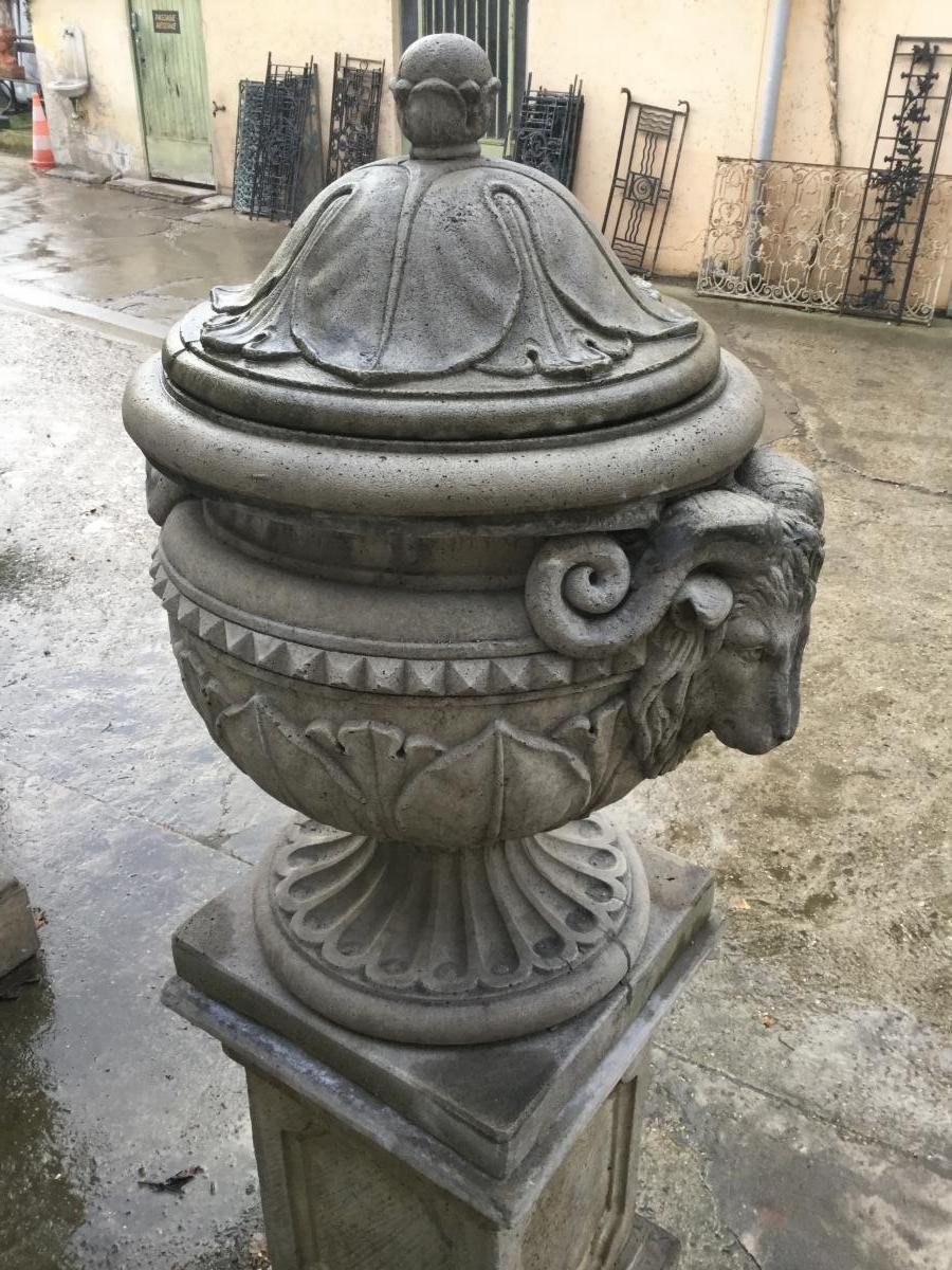 Grande Paire De Vases Couvert Sur Socles De Style Louis XVI, Décor Têtes De Bélier, Jardin,parc-photo-3