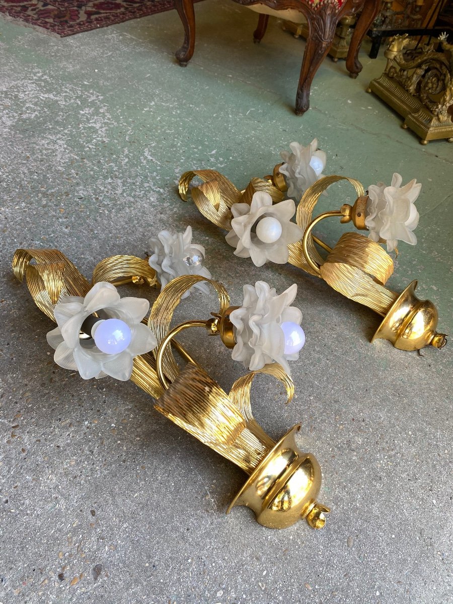 Pair Of Golden Metal Sconces Decorated With Foliage And Glass Flowers-photo-4