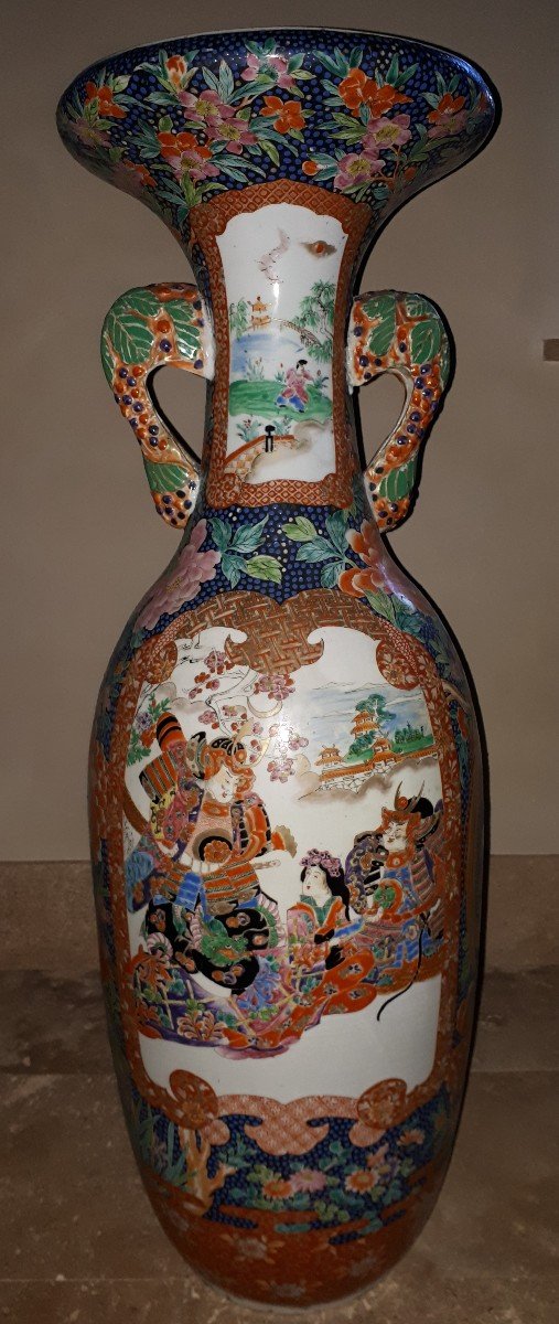 Important Japanese Arita Porcelain Vase With Imari Samurai Decoration, Japan 19th Century