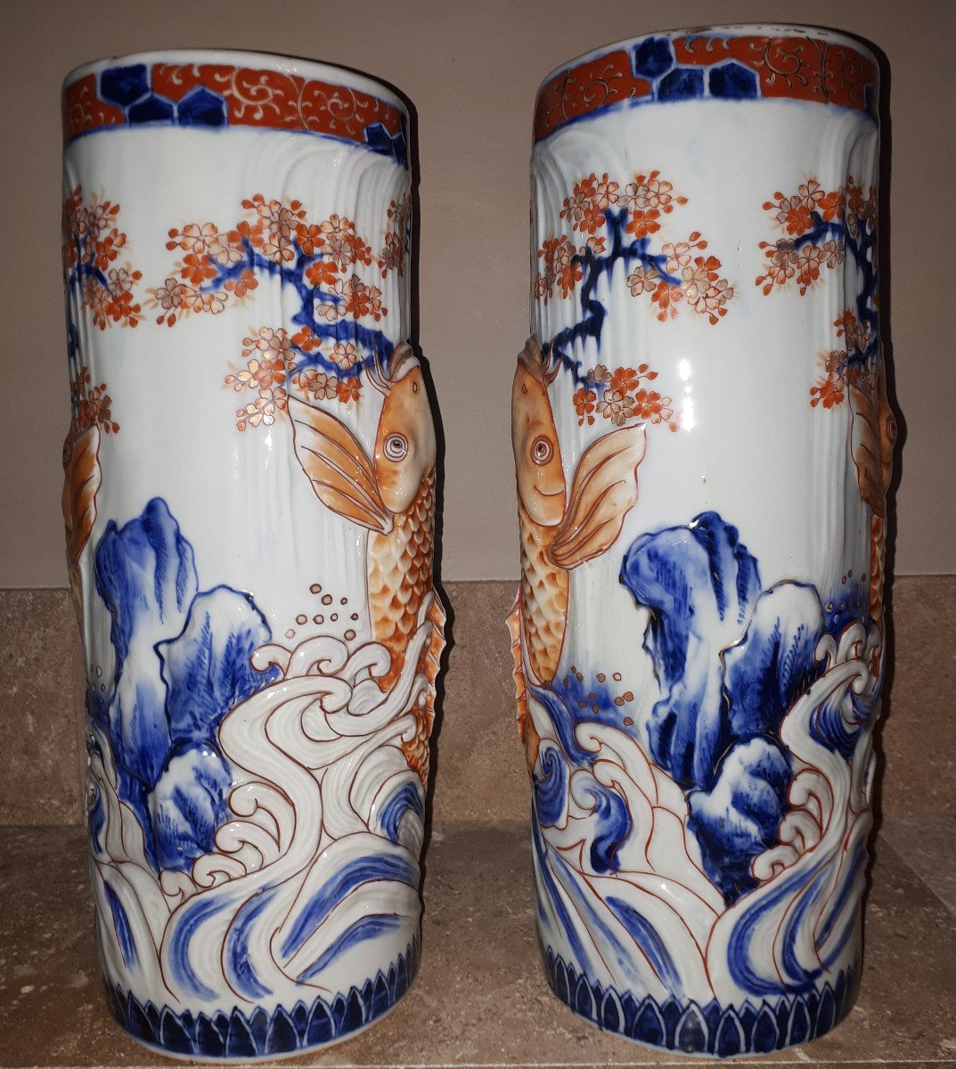 Vases En Porcelaine d'Arita à Décor De Carpes, Japon ère Meiji-photo-3