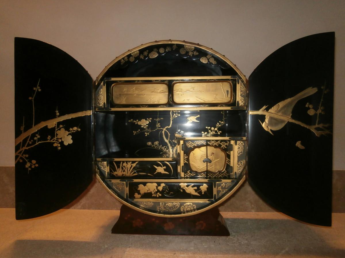 Round Japanese Lacquer Cabinet, Meiji Period