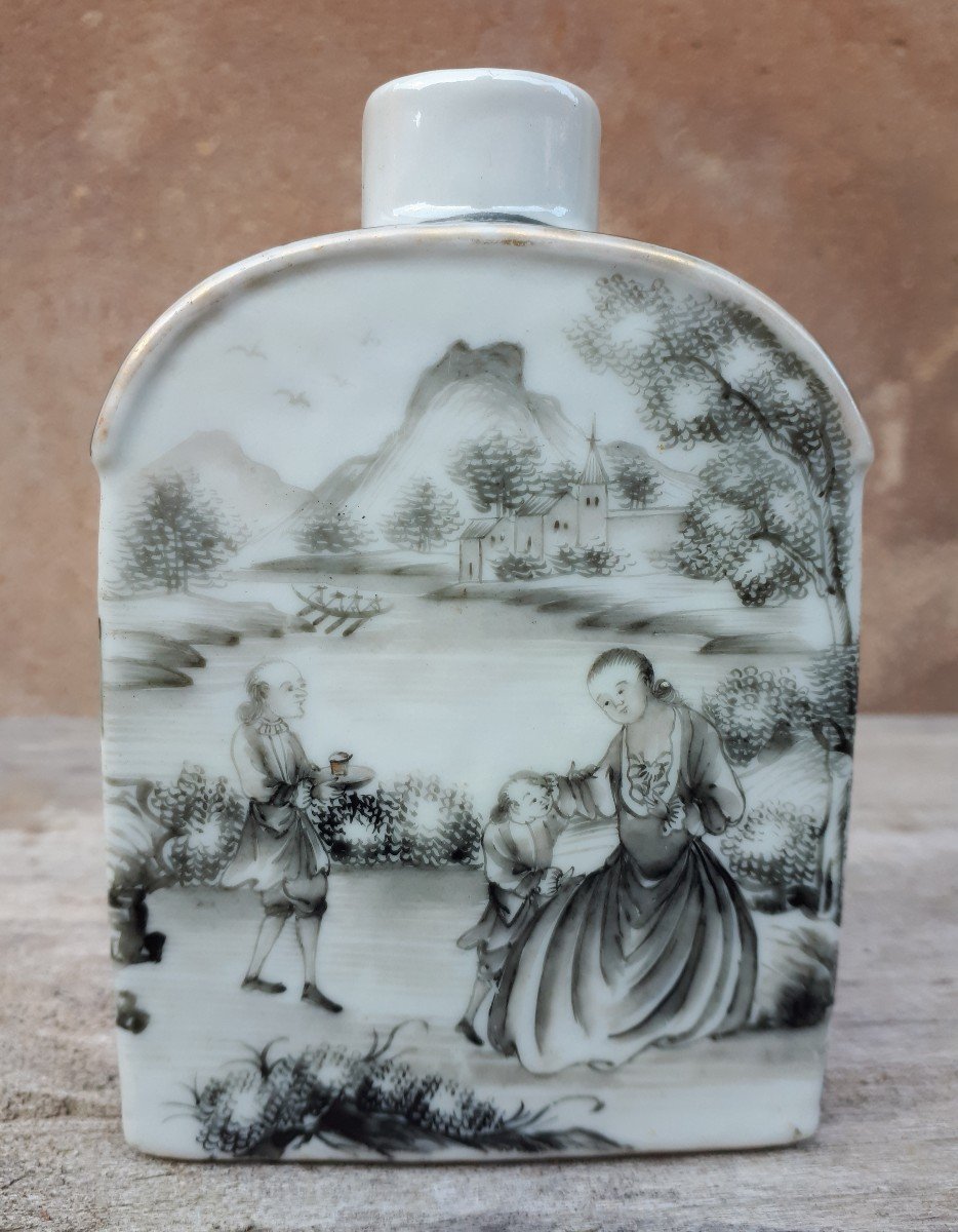 Tea Caddy With Grisaille Decor, China Qianlong Period
