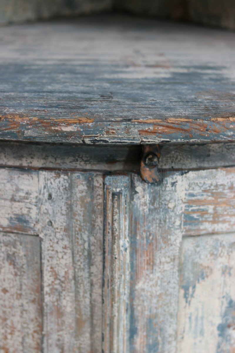 Gustavian Swedish Corner Cabinet-photo-1