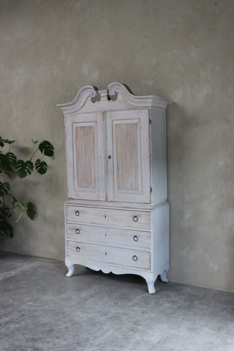 Swedish Rococo Wardrobe-photo-4