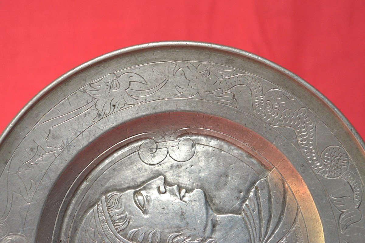 Large Plate Or Dish - Engraved Pewter - 17th Century And 19th Ornementations - Coat Of Arms-photo-2