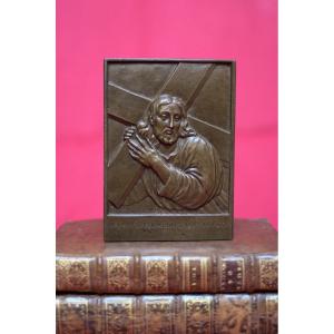 Plaquette En Bronze - Le Christ Portant Sa Croix - XIXe 19e Siècle - 19 Art Religieux