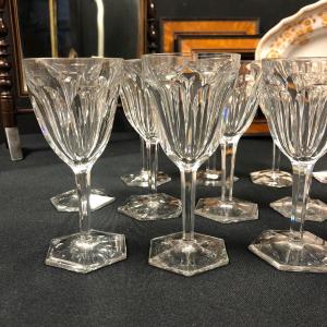 12 verres à vin cuit en cristal attribués à Baccarat, modèle Compiègne