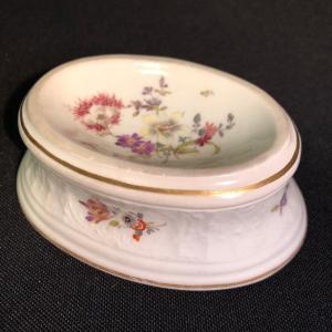 Meissen Porcelain Salt Cellar, 18th Century