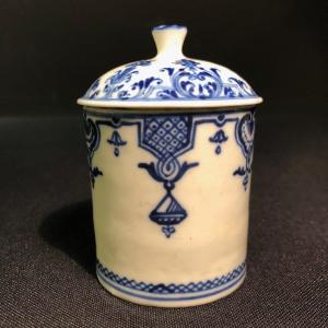 Pot à fard en porcelaine tendre de St. Cloud - XVIIIème siècle