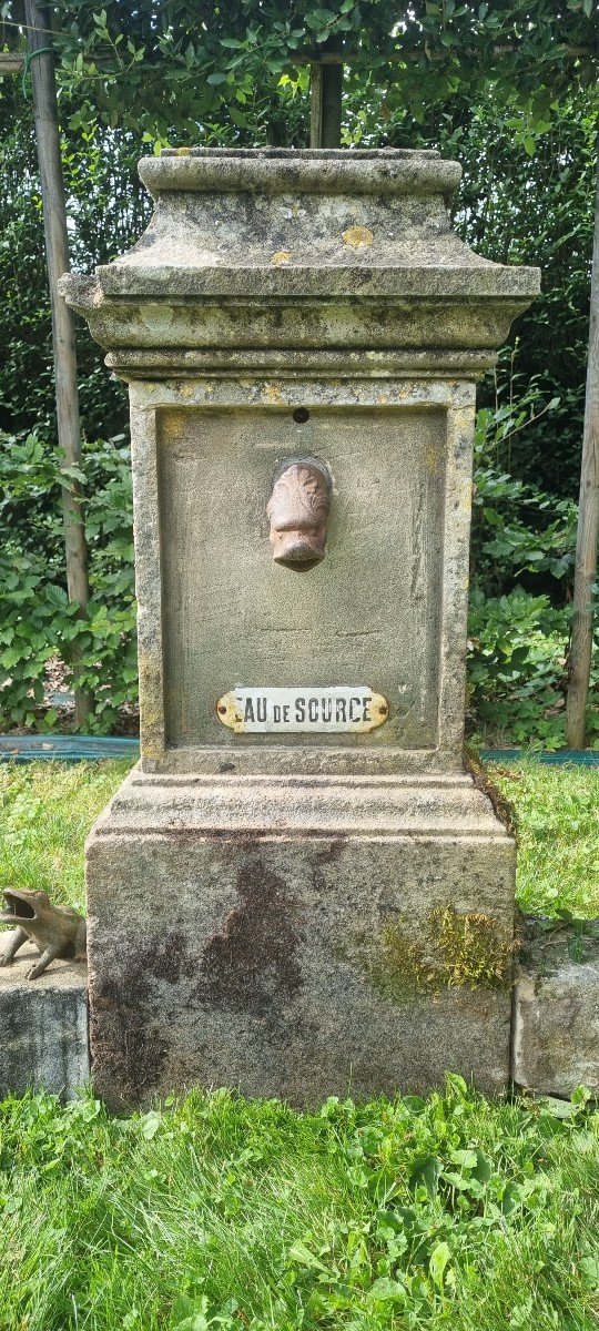 Fontaine En Pierre Et Son Bassin-photo-2