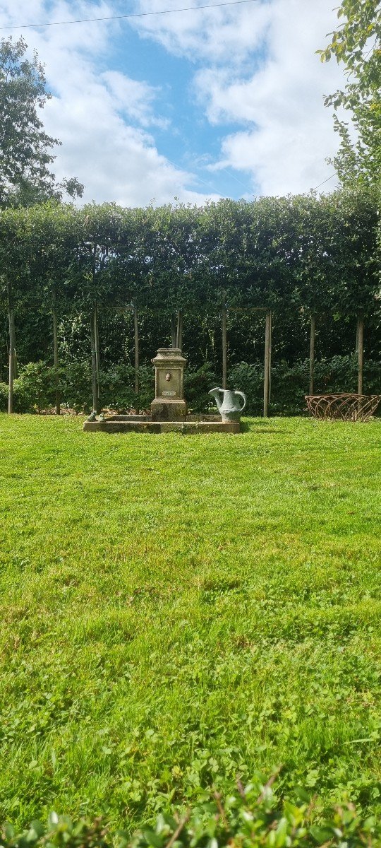 Fontaine En Pierre Et Son Bassin-photo-4