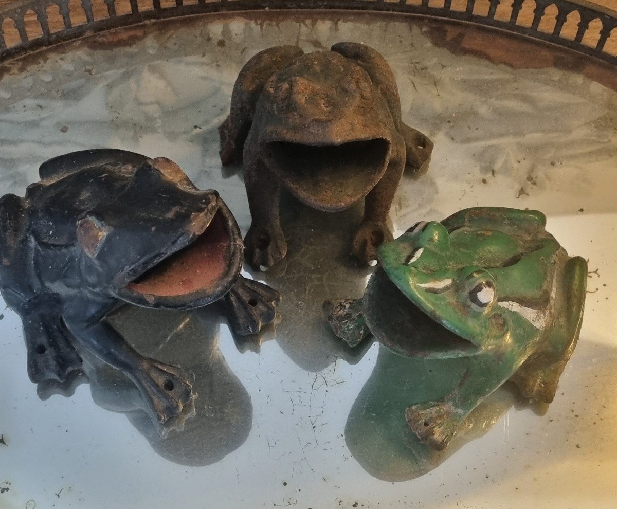 Three Cast Iron Frogs-photo-3