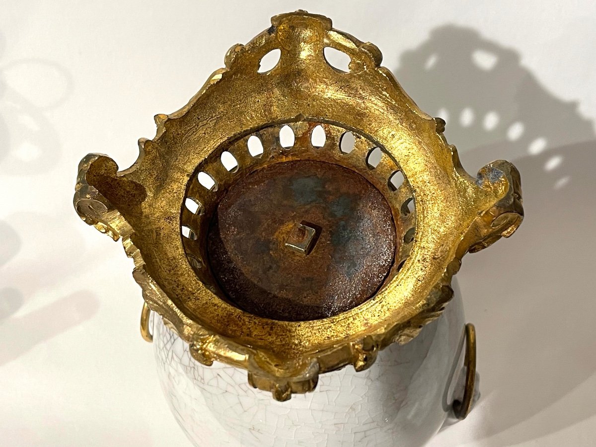 Vase Porcelaine Craquelé  Asie Chine Monture En Bronze Doré Et Anneaux-photo-2