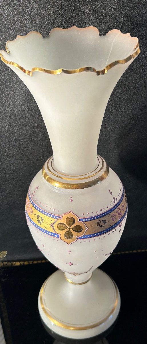 Napoleon III Enamelled White Opaline Vase-photo-2