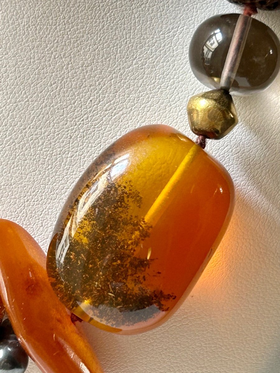 Pièce unique, collier sautoir en pierre de lave, or, perles et pierres-photo-1
