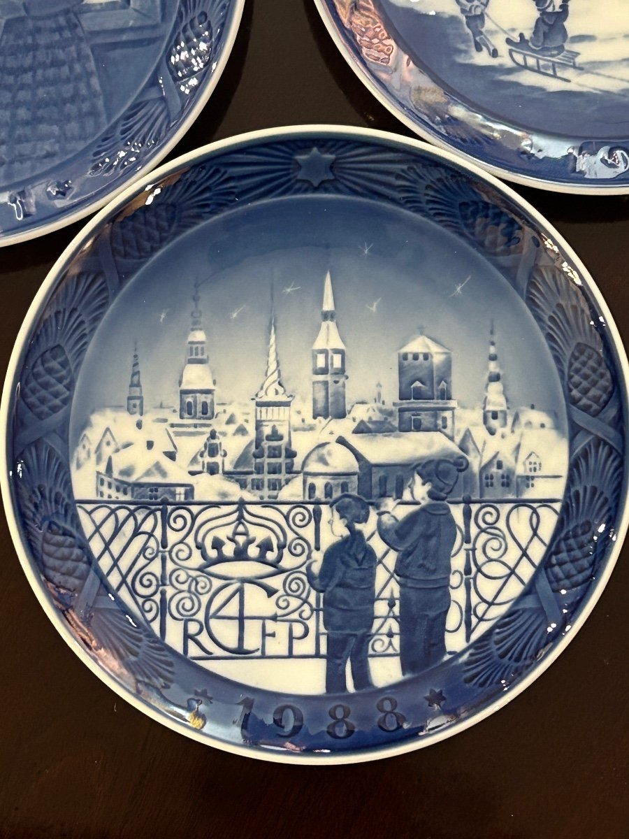 Royal Copenhagen, Set Of Porcelain Christmas Plates-photo-2
