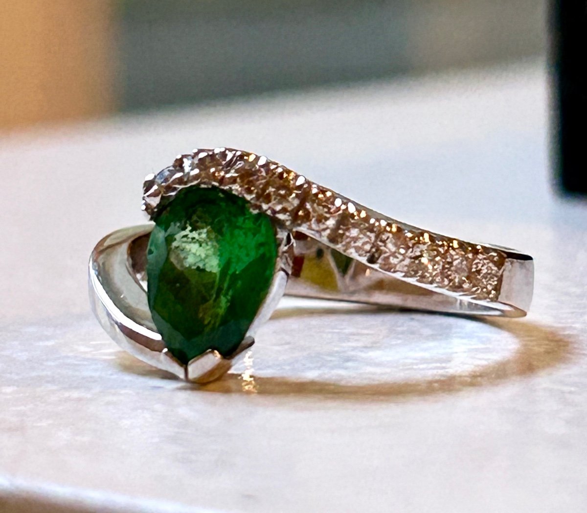 Bague en or blanc, tsavorite et brillants-photo-2