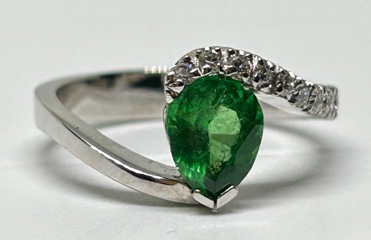 Bague en or blanc, tsavorite et brillants