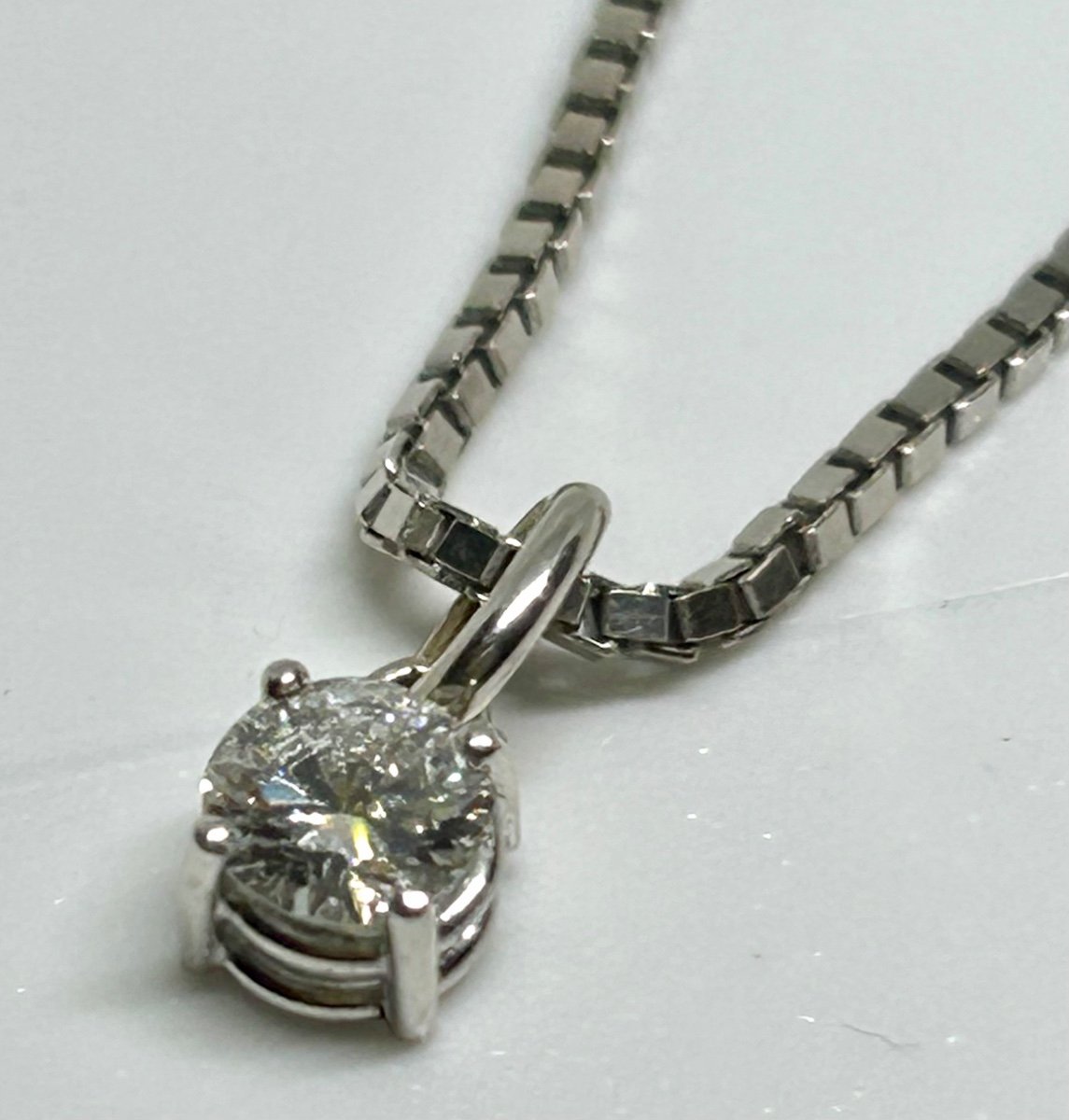White Gold And Diamond Chain And Pendant-photo-4