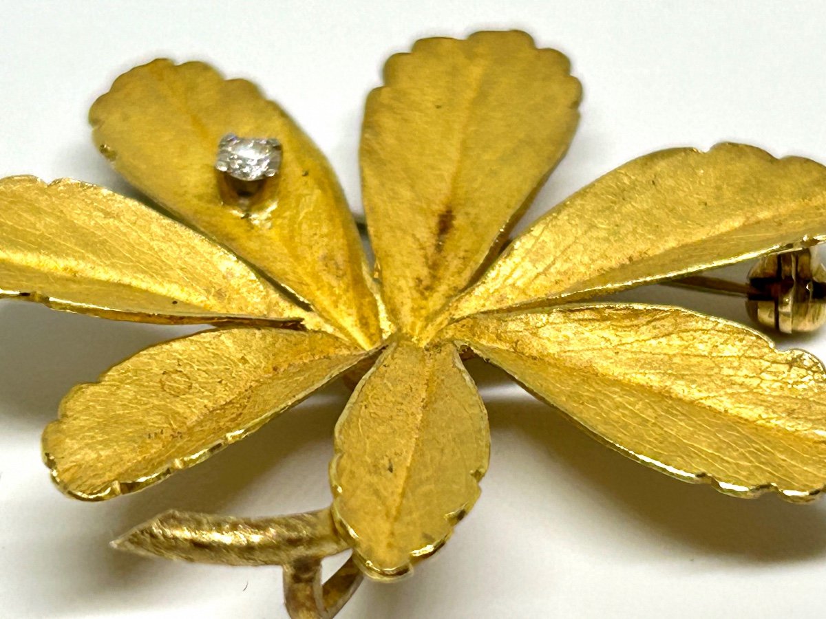 Chestnut Leaf Brooch In Gold And Shiny