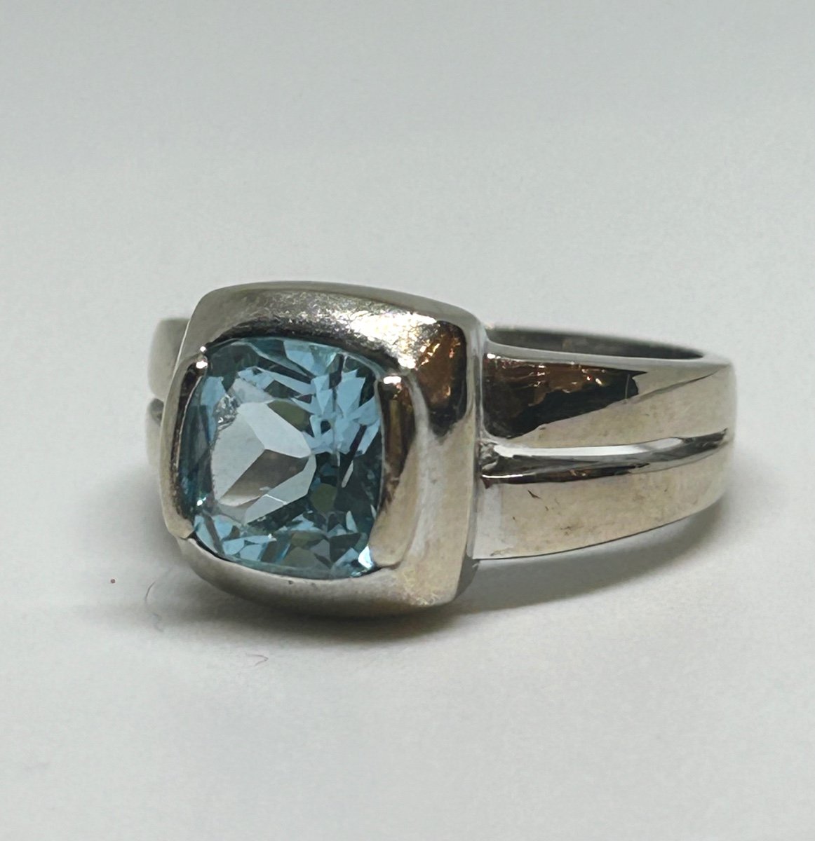 White Gold And Topaz Ring-photo-3