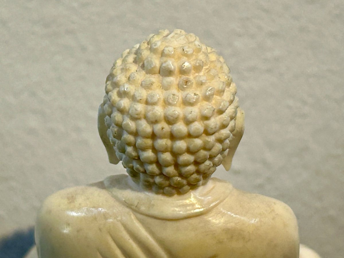 Small Ivory Buddha -photo-1