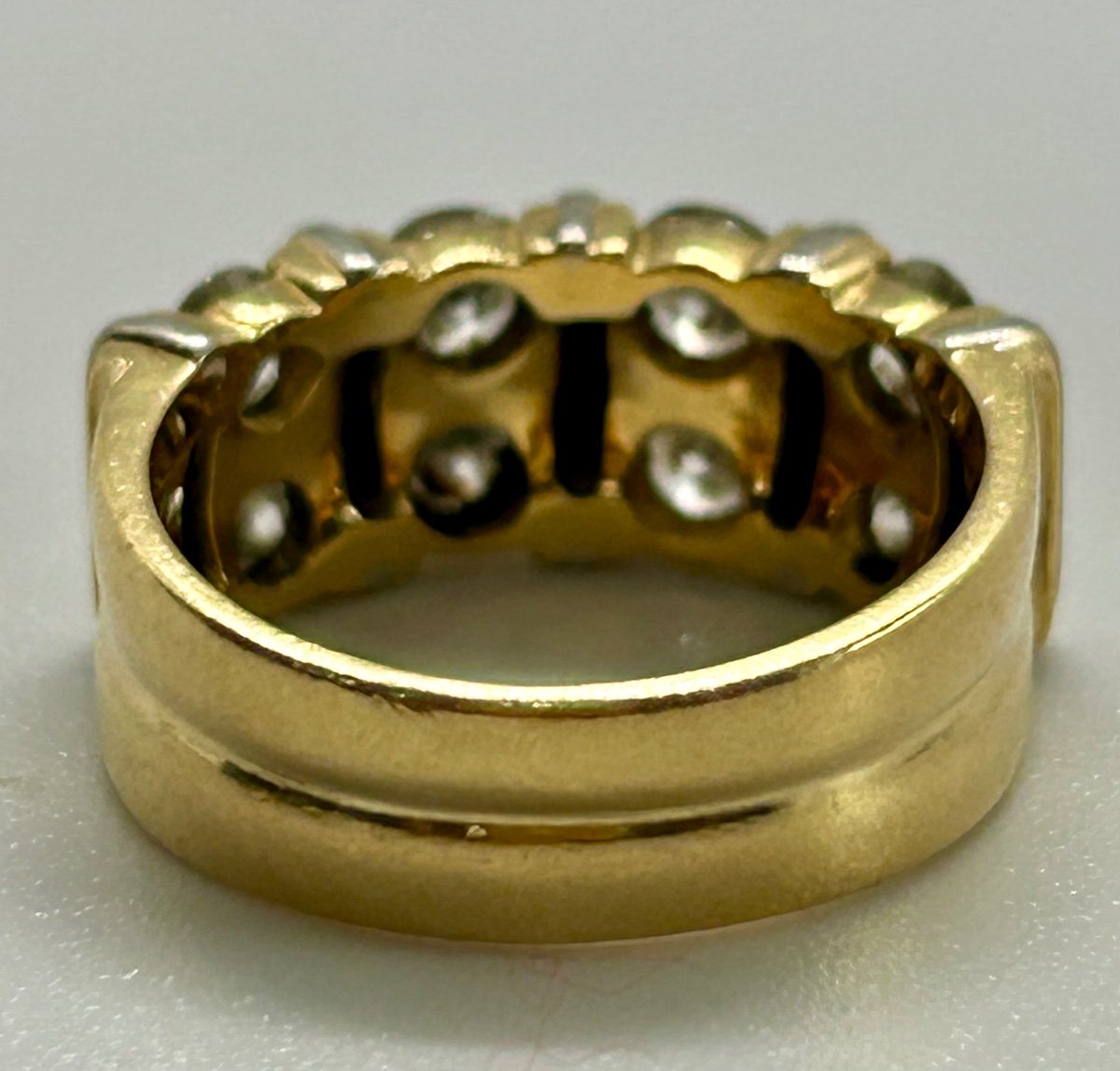 Gold Ring And 8 Brilliants -photo-1