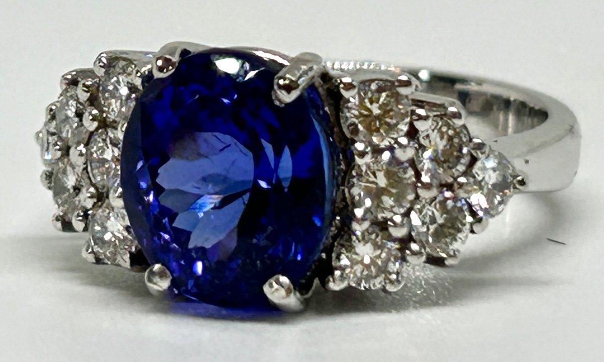 White Gold, Tansanite And Diamond Ring -photo-3