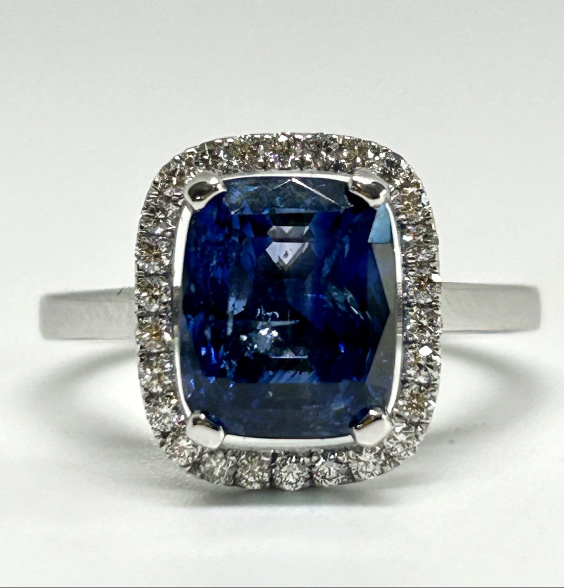 Bague or blanc, saphir bleu et brillants -photo-2