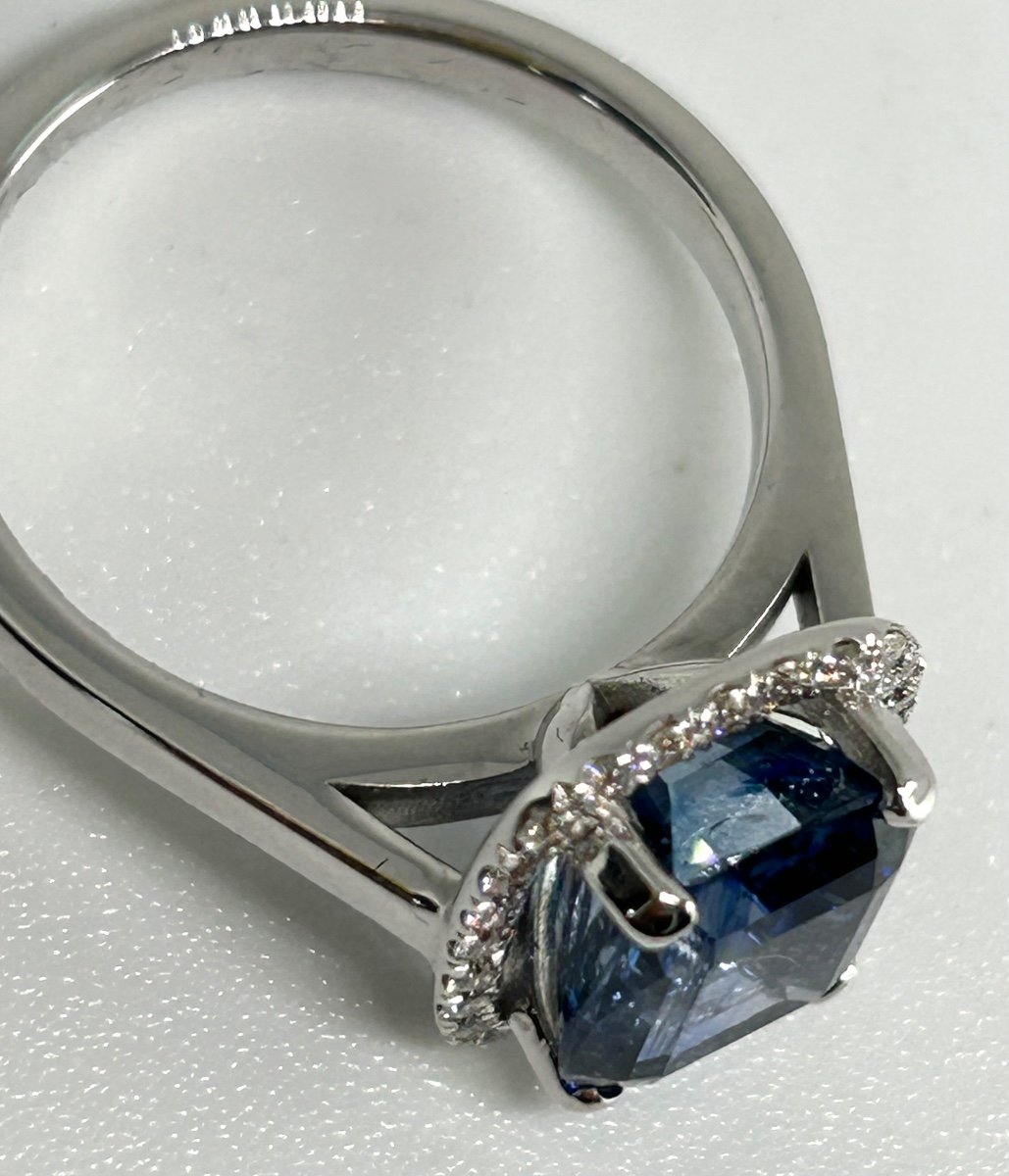 Bague or blanc, saphir bleu et brillants -photo-7