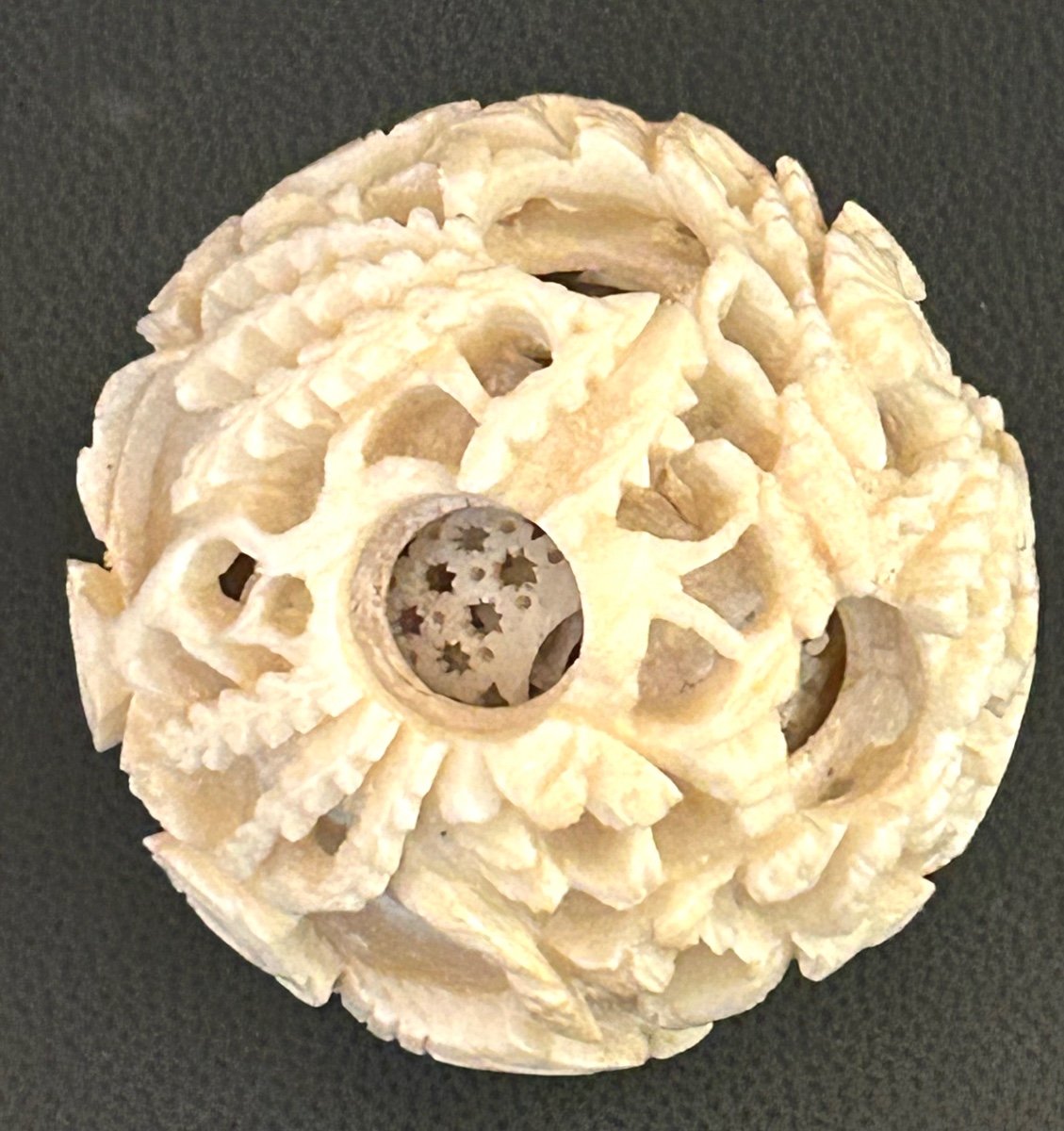 Carved Ivory Canton Ball-photo-3