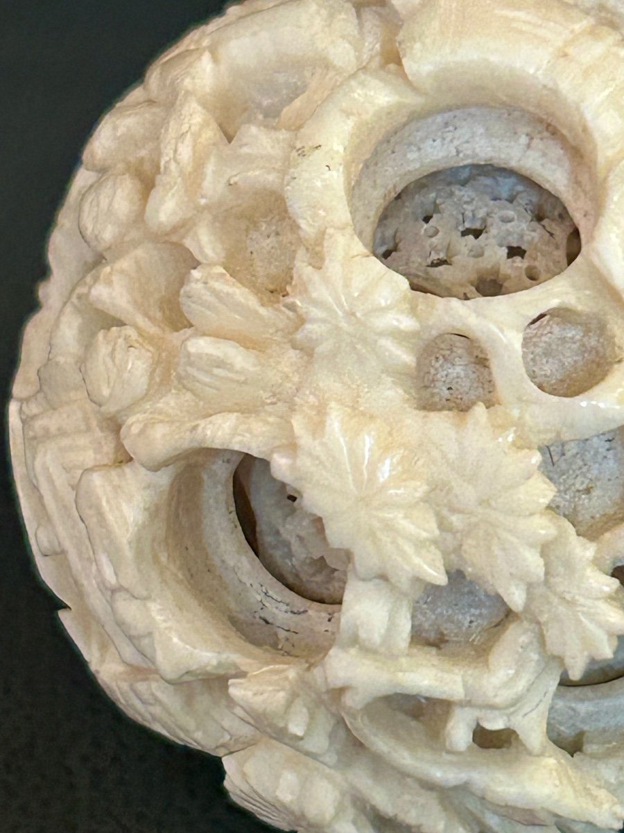 Carved Ivory Canton Ball-photo-1