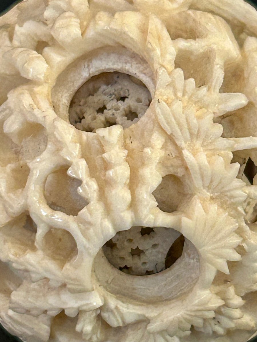 Carved Ivory Canton Ball-photo-3